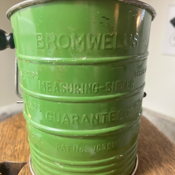 Vintage Flower Sifter Farmhouse decor Bromwell’s Green Embossed flower Sifter - Picture 2 of 5